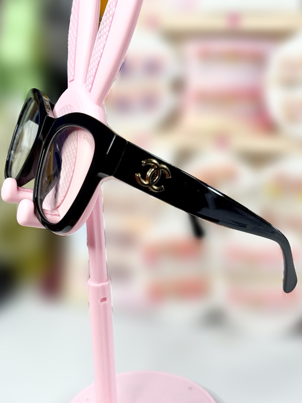 Fashion Black Frames sunglasses with Gold Accents